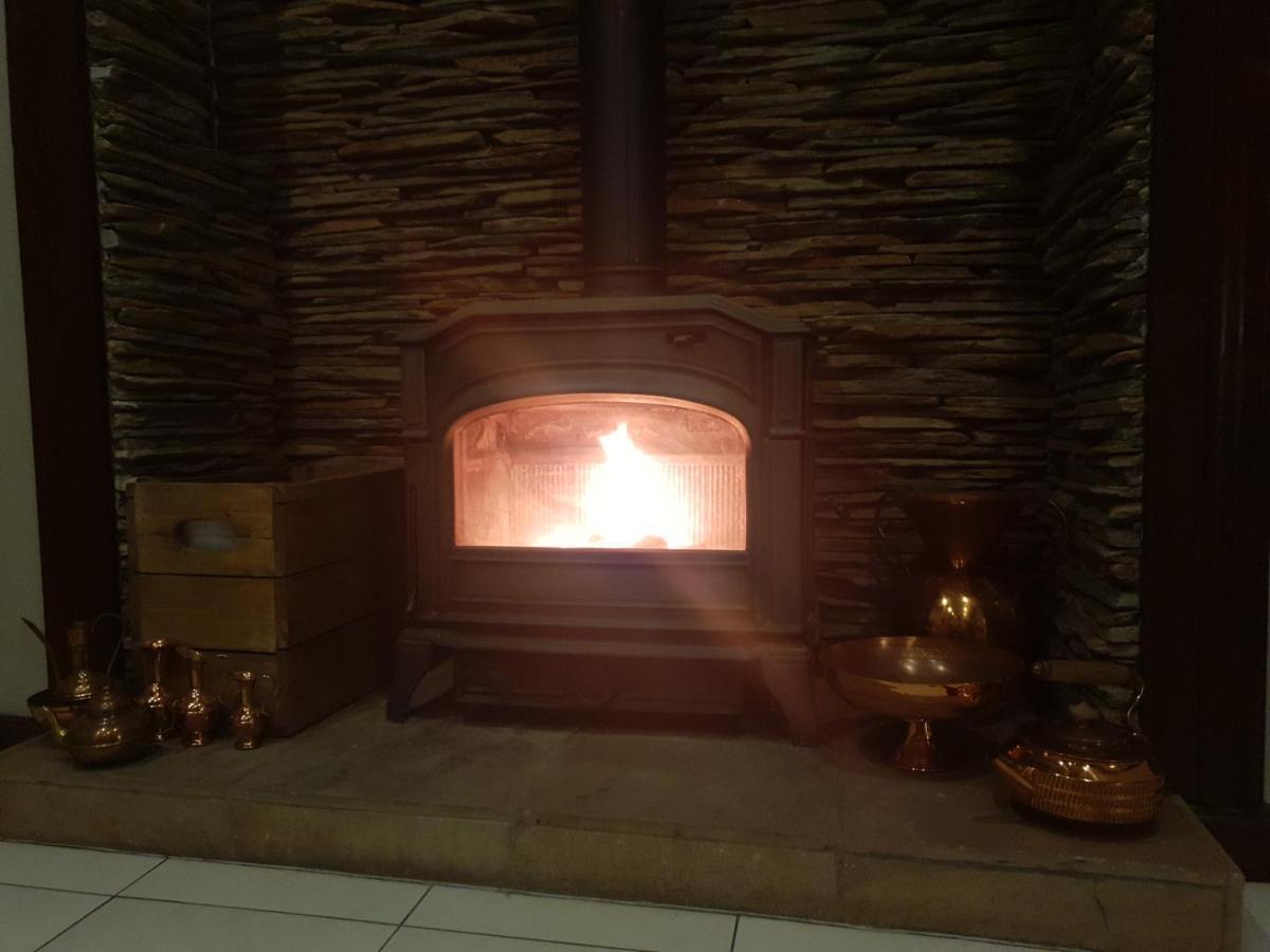 The Leopard Tree Bed & Breakfast Polokwane Bagian luar foto