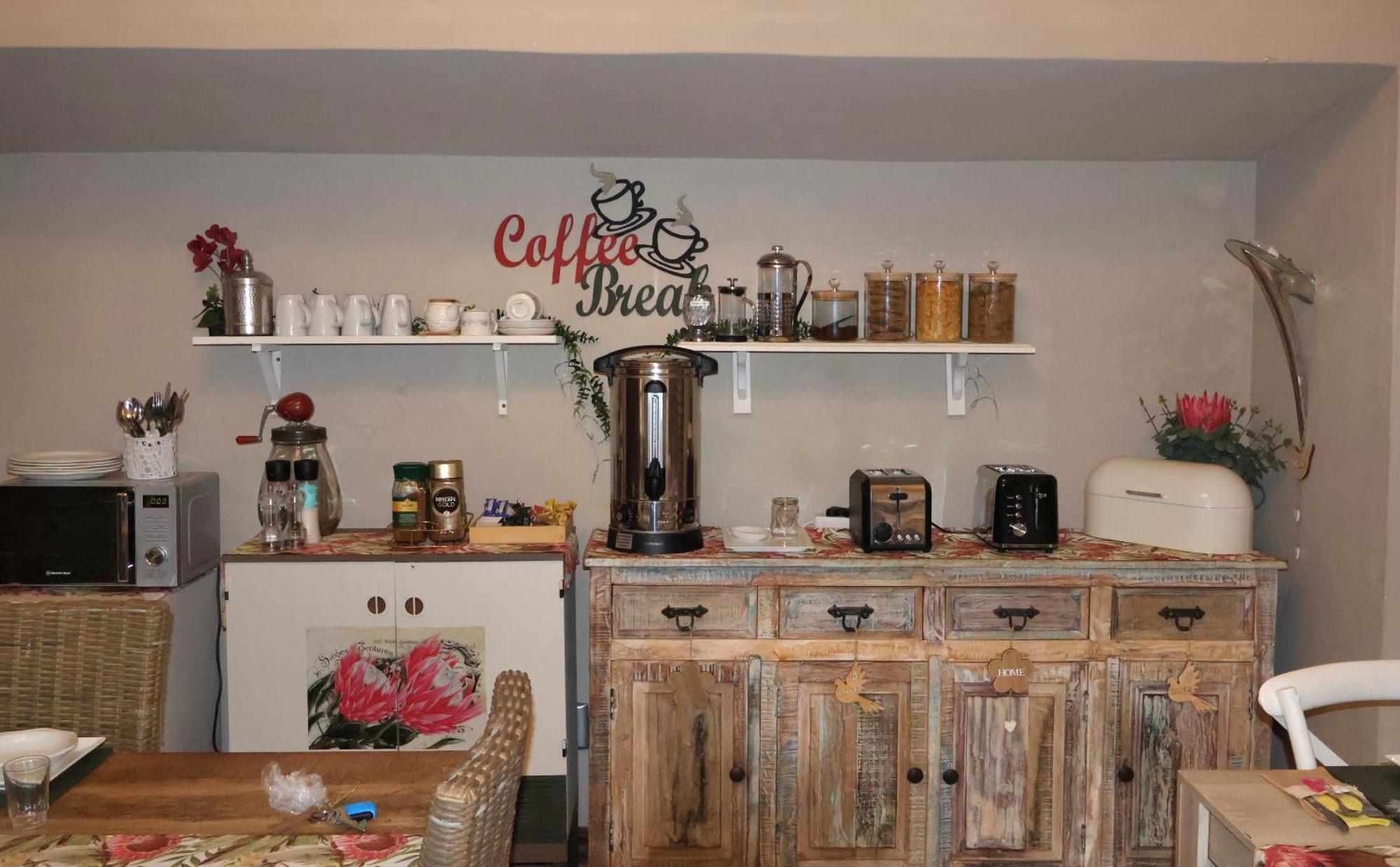 The Leopard Tree Bed & Breakfast Polokwane Bagian luar foto