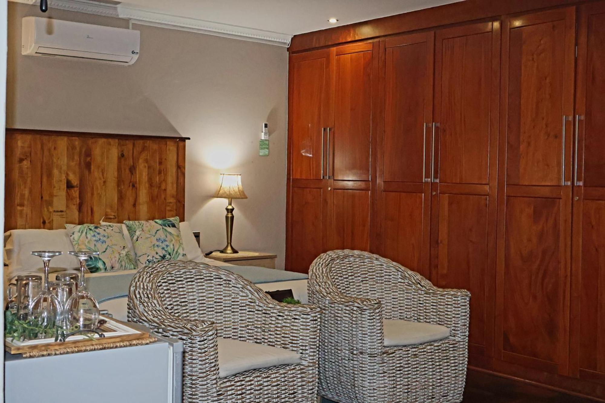 The Leopard Tree Bed & Breakfast Polokwane Bagian luar foto