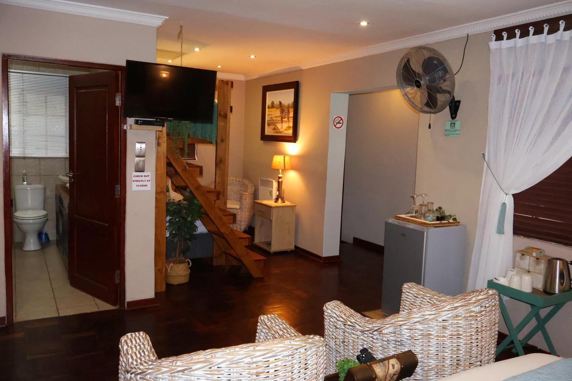 The Leopard Tree Bed & Breakfast Polokwane Bagian luar foto