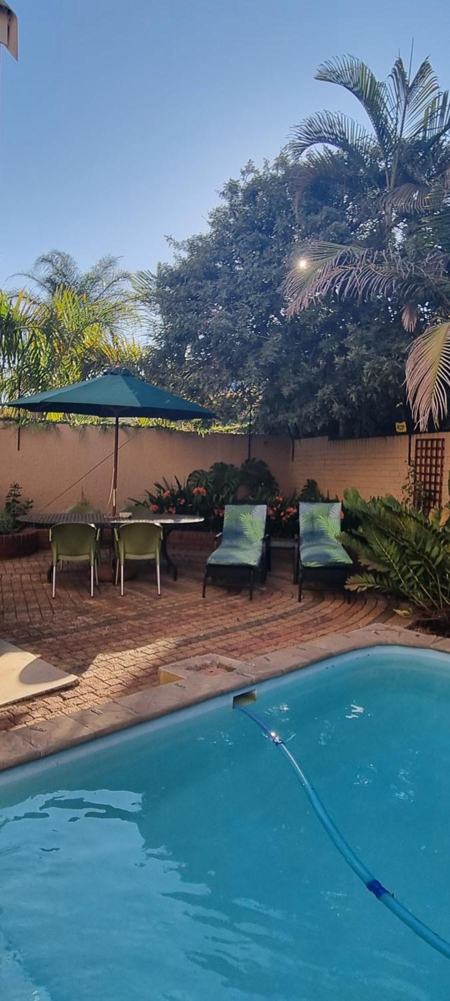 The Leopard Tree Bed & Breakfast Polokwane Bagian luar foto